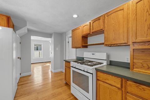 10 Mission Pl Lowell MA 01852