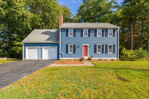 23 Lantern Ln Leominster MA 01453