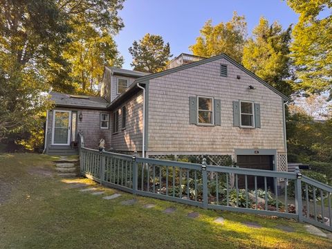 9 Strawberry Hill Rd Falmouth MA 02543