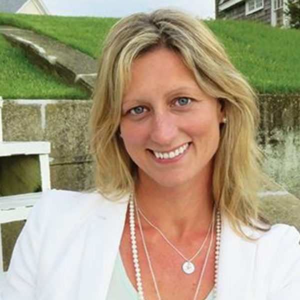 realtor Gretchen Hartel Headshot