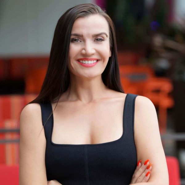 Irina Barth headshot 1024