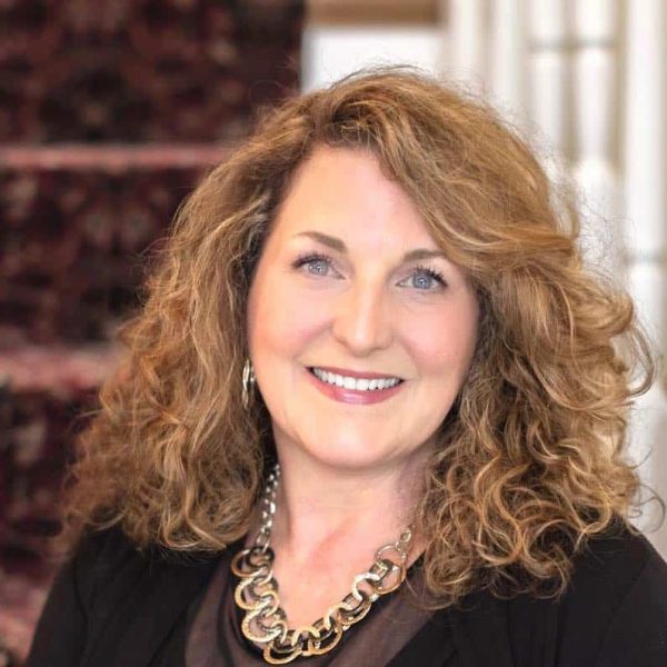 Isa Dragone Headshot