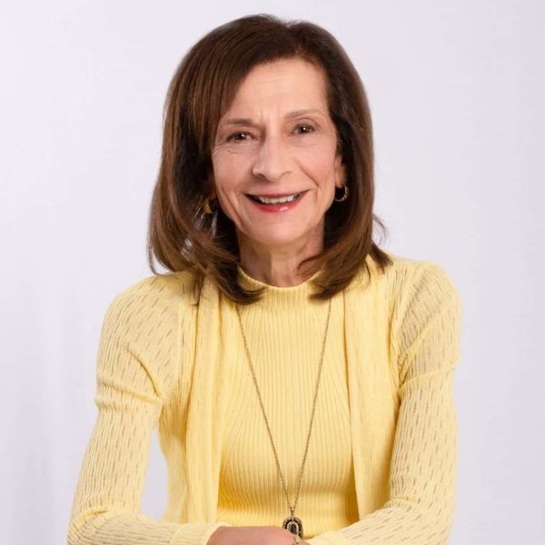 Jenny Pappas Headshot SQ 0823