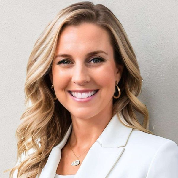 kelly pace square headshot