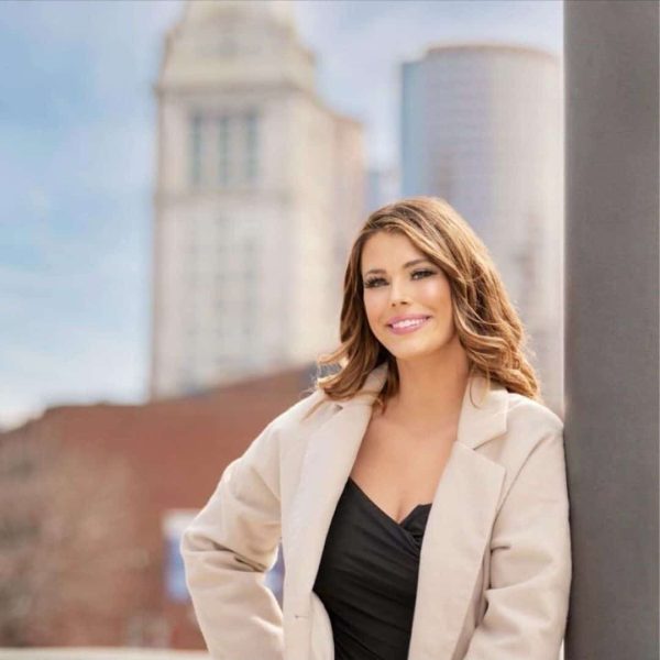 sarah steele headshot 1124