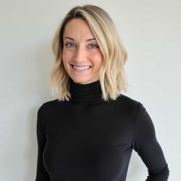 Stephanie Dolphin - square headshot 0325 (1)