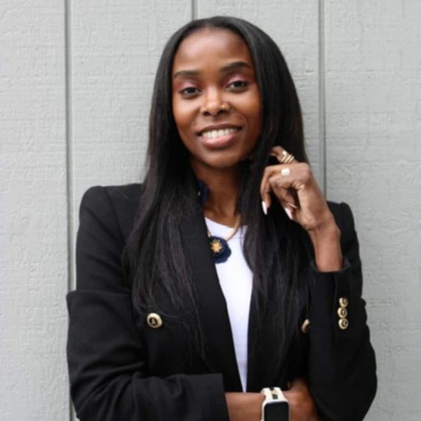 Suzanne Leeloo headshot 0425