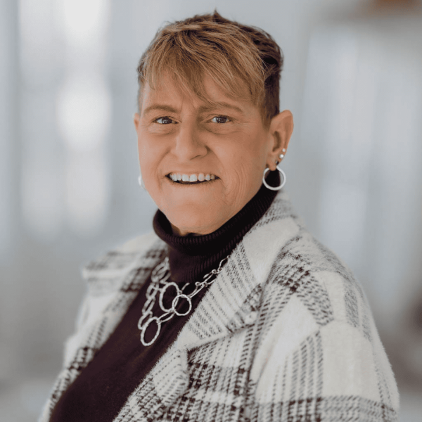 Lynne Kelly Headshot SQ 0323